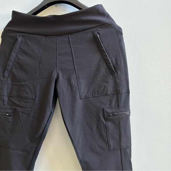 NWOT Athleta Headlands Hybrid Cargo Tights, Black Size 8 - Picture 6 of 12